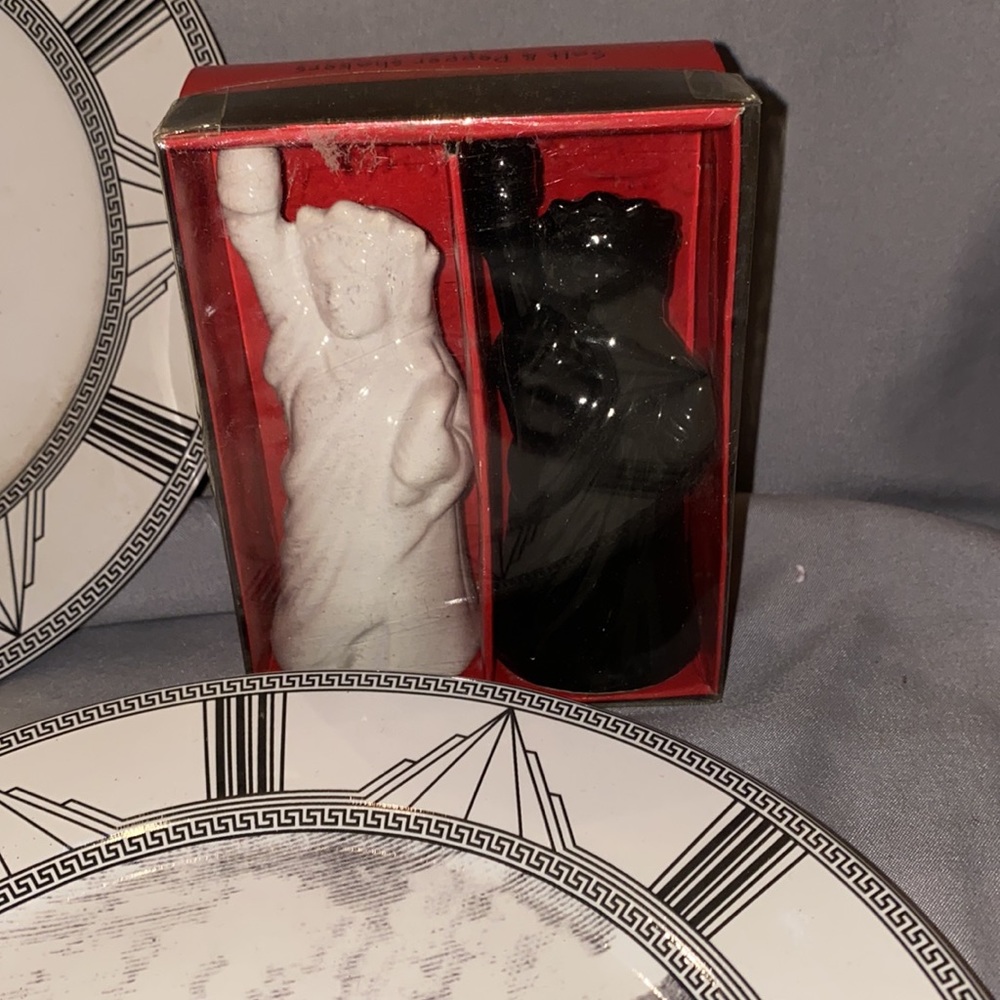 Statue Of Liberty, the White House, Mount Rushmore, salt and pepper, wine cork - Picture 4 of 9